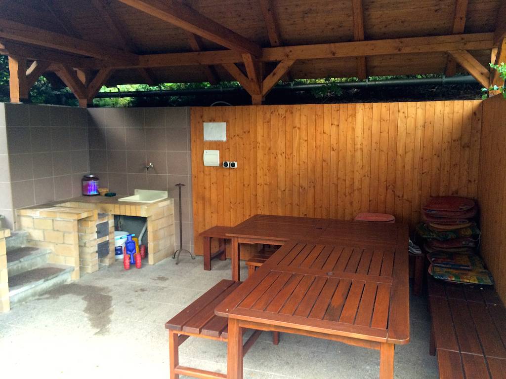 letní kuchyň posezení