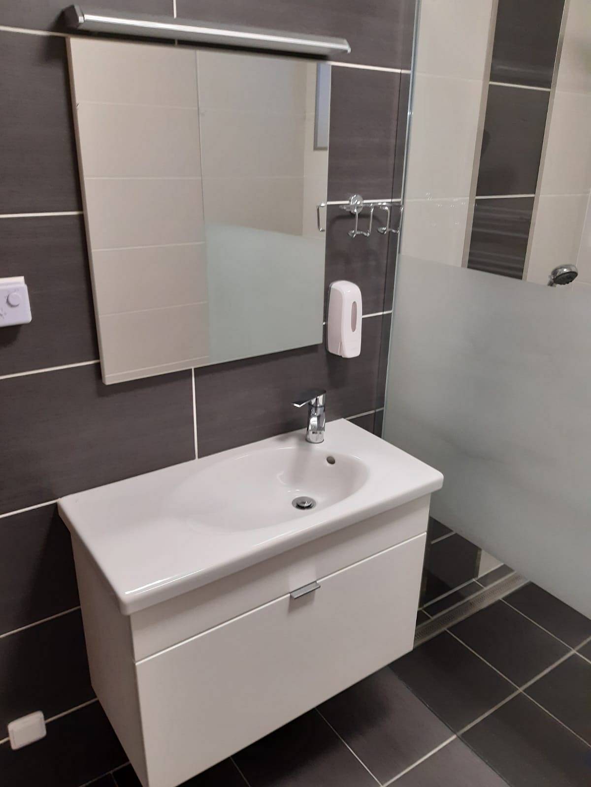 Koupelna se sprchovým koutem