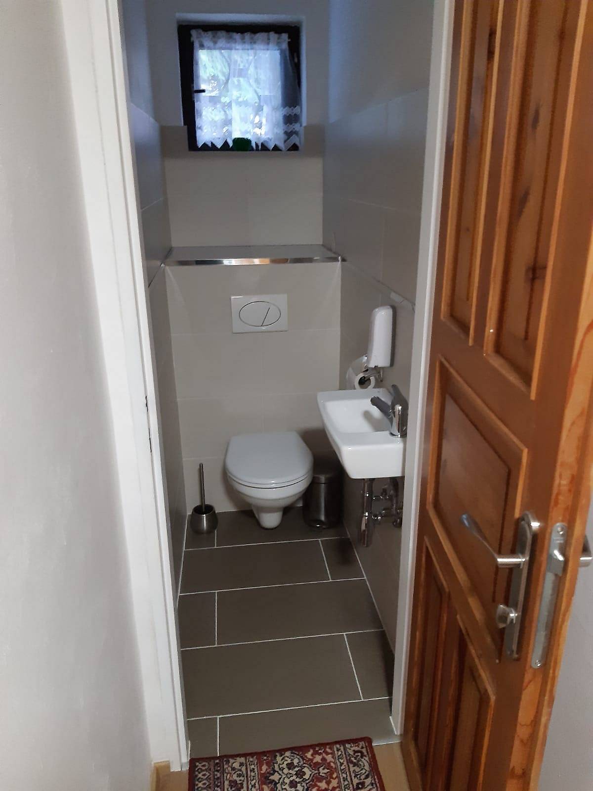 toaleta v přízemí